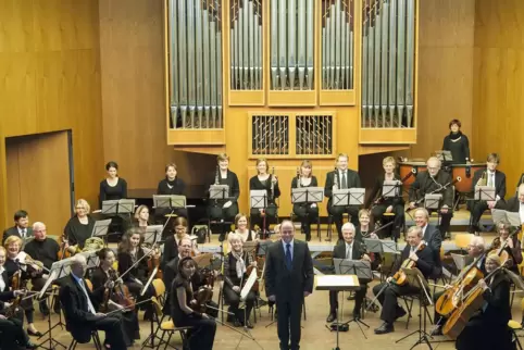 Das Orchester der Musikfreunde Bad Soden unter der Leitung von Franz Josef Staab. 