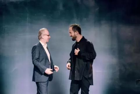 Zugegeben, das Foto des Leitungsteams Thorsten Schmidt (links) und Igor Levit wirkt dann schon etwas gestellt. Aber das Programm