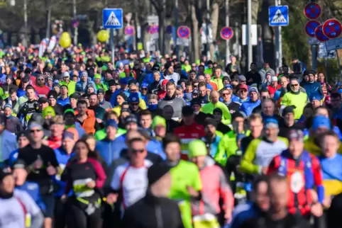 DOSB und Politik wollen mehr Menschen zum Sport animieren.