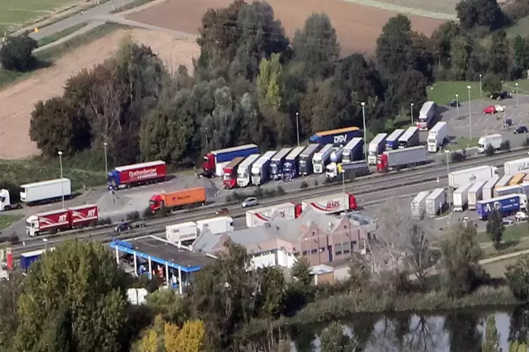 Am Autobahnkreuz Mutterstadt fiel der Bus den Beamten auf, an der Raststätte Dannstadt (unser Bild) wurde kontrolliert.
