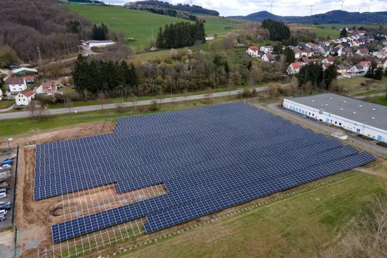 An vielen Standorten würden derzeit Photovoltaikanlagen auf Freiflächen geplant, berichtete Kreisbauernchef Marcel Müller. 
