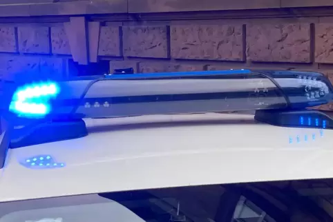 Die Räuber entkamen samt Beute unerkannt vom Tatort. Die Polizei sucht Zeugen. 