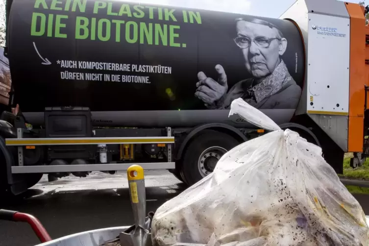 Immer wieder ein Thema: Plastikmüll hat in der Biotonne nichts verloren. Das Foto zeigt ein Fahrzeug der ZAK-Aktion „#wirfürbio“