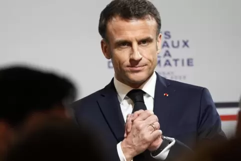 Präsident Emmanuel Macron hatte die Erhöhung des gesetzlichen Renteneintrittsalters von 62 auf 64 Jahre im Wahlkampf vor einem J