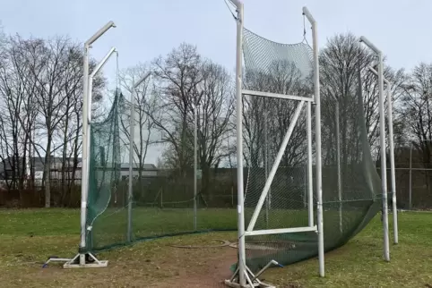 Da steht er derzeit noch: der Wurfring im Westpfalzstadion. Da steht er derzeit noch: der Wurfring im Westpfalzstadion.