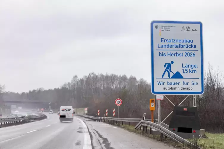 Die Landertalbrücke zwischen Neunkirchen-Oberstadt und dem Autobahnkreuz Neunkirchen wird neu gebaut. Für den Aufbau einer Schut