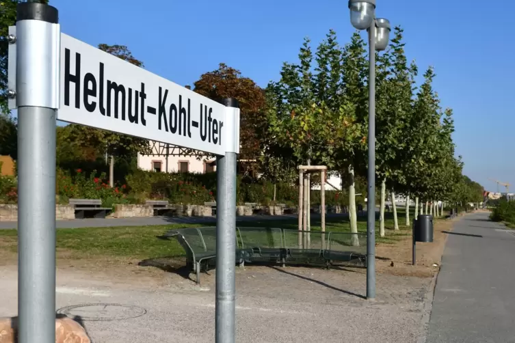 Speyer hat es geschafft: Dort ist 2018 ein Teil der Rheinpromenade in Helmut-Kohl-Ufer umbenannt worden. 