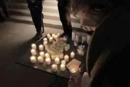 Vorhalle des Speyerer Domes: Kerzen wurden im Dezember am Ende der Lichter-Aktion für Betroffene von Missbrauch in der katholisc