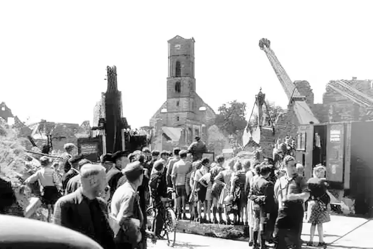 Die Stadt nach deme Angriff 1945. 