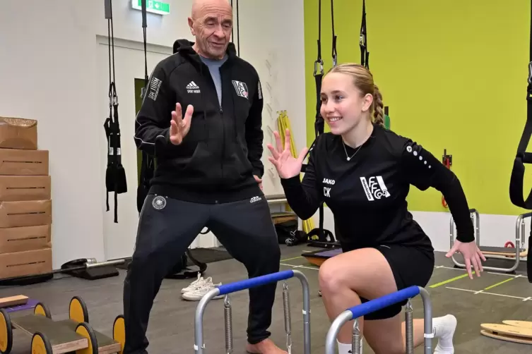 Rolf Freymüller ist Athletiktrainer der FFC-Frauen aus Niederkirchen. Mit seinem Sohn Gerd kümmert er sich auch um das Fußball-T