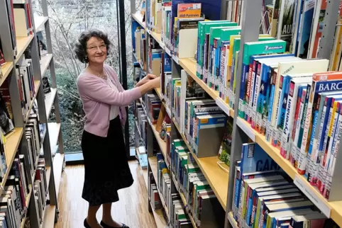 2022 wurden für 45.000 Euro neue Medien angeschafft, sagt Anne Detzler, die Leiterin der Zweibrücker Stadtbücherei.