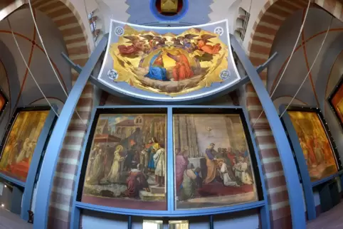 Die Fresken: In der Neupräsentation im Kaisersaal des Doms. In der Mitte oben die Marienkrönung.