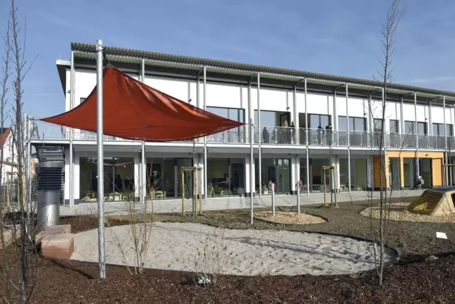 Die Kita Haydnstraße – hier ein Bild von der Eröffnung – ist nach modernen Energie-Standards errichtet. Doch im Betrieb gibt es Die Kita Haydnstraße – hier ein Bild von der Eröffnung – ist nach modernen Energie-Standards errichtet. Doch im Betrieb gibt es