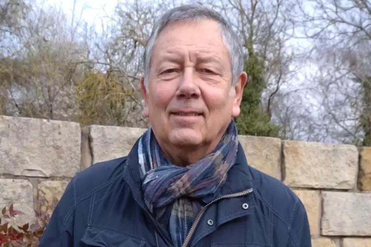 Peter Hasbach wohnt in Weisenheim am Sand.