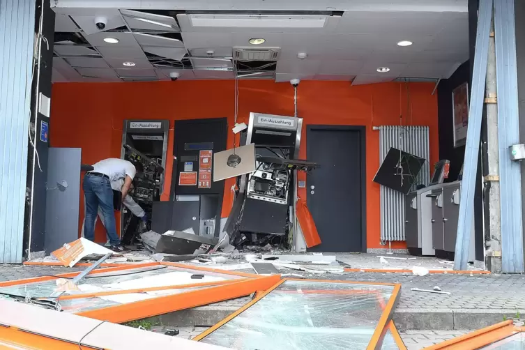 Im August 2020 wurden in der Filiale der Sparda-Bank in Kirchheimbolanden zwei Geldautomaten gesprengt.