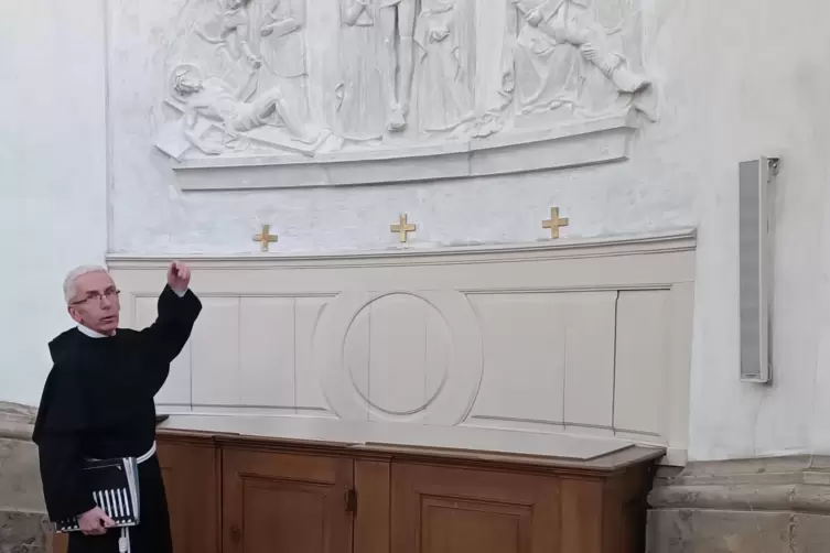 In neuem Weiß: Die Wandfresken im Hauptschiff sind bereits vom Ruß befreit. 