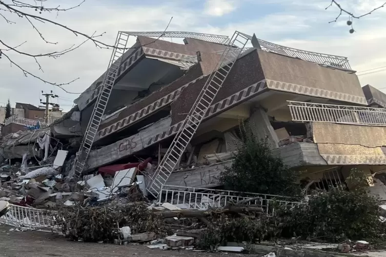 Zerstörtes Gebäude in Adiyaman, Provinz im Südosten der Türkei. 