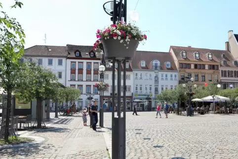 Der Rathausplatz in Landau. 