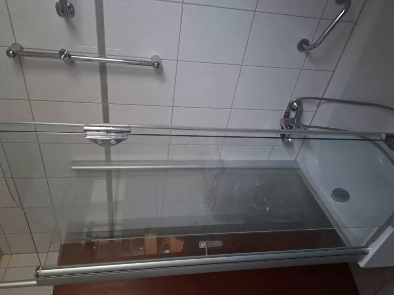 Wegen Umbau Schulte Duschtrennwand 5 mm Sicherheitsglas passend für alle Standartbadewannen nur an Selbsabholer Standort Haßloch
