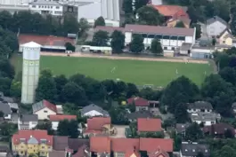 Der alte Fußballplatz des FC Palatia Böhl im Schatten des Wasserturms. Der neue Verein, die SG Böhl-Iggelheim, möchte das Areal 