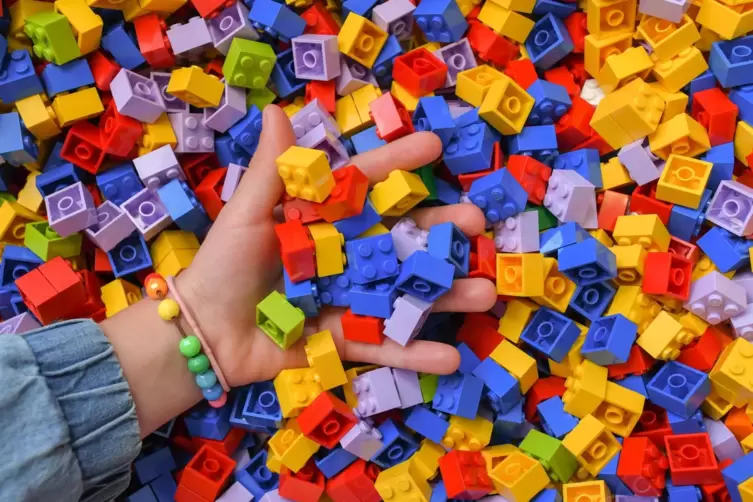 Aus Lego-Steinen lassen sich Roboter bauen, die am Computer programmiert werden können. 