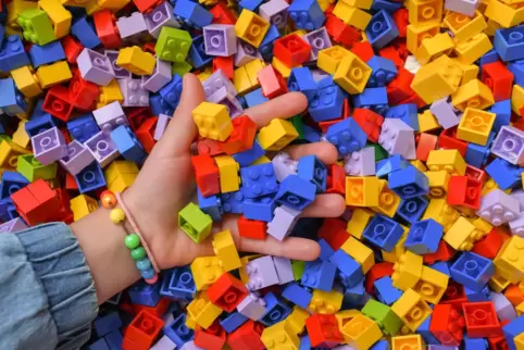 Aus Lego-Steinen lassen sich Roboter bauen, die am Computer programmiert werden können. 