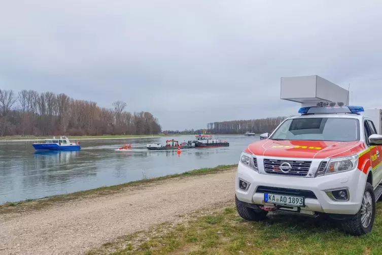 Am Dienstag wurde eine leblose Person aus dem Rhein geborgen. 