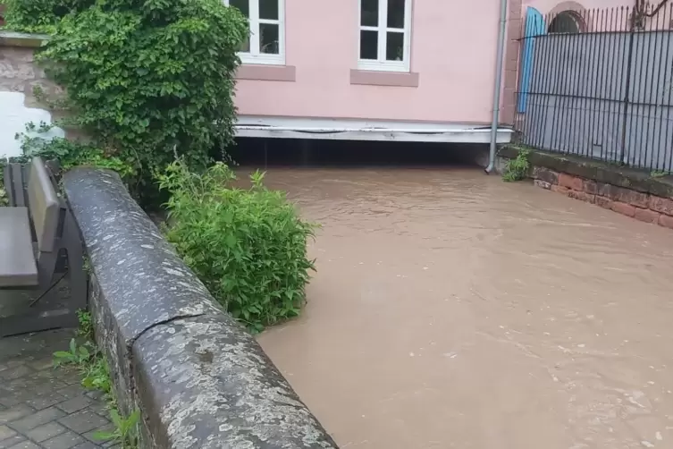 Dass das Leiningerland sich um den Hochwasserschutz k&uuml;mmern sollte, zeigen Bilder wie dieses aus Ebertsheim von 2021. 