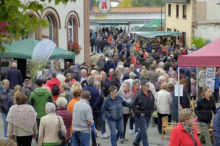 In Wallhalben existiert noch ein reges Dorfleben – so wie hier beim Grumbeeremarkt 2015.