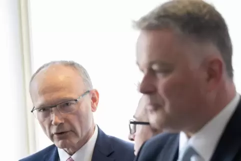 Gordon Schnieder, der neue CDU-Fraktionsvorsitzende (im Vordergrund) und Vize Helmut Martin (links). 