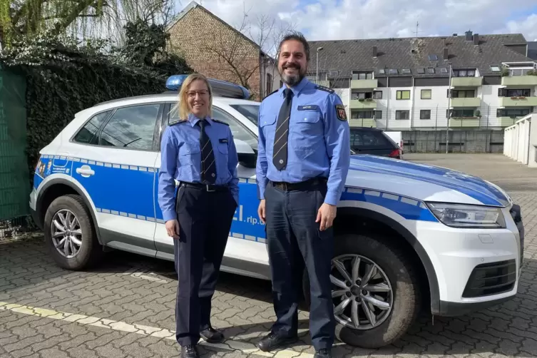 Katja Weickert, Leiterin der Polizeiinspektion Neustadt und Jochen Mathis, Einsatzplaner f&uuml;r das Madelbl&uuml;tenfest.