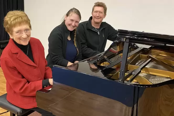 Freuen sich auf das Jubiläumsjahr ihrer Musikschule: die erste Leiterin Gabriele Weiß-Wehmeyer sowie Chiara Amborn und Frank Met