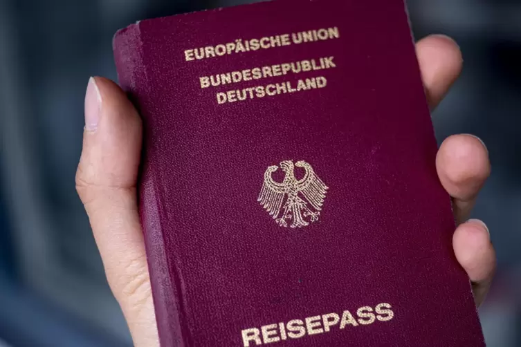 Mit der Einbürgerung gibt es einen neuen Pass. 