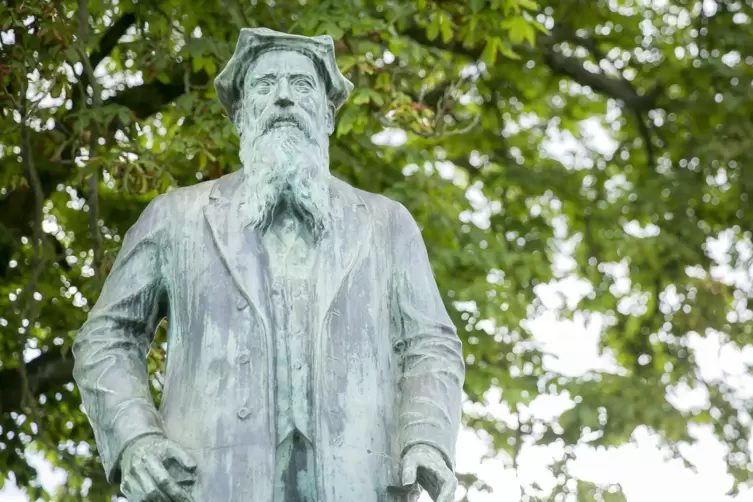 Hat einst in Bad Sobernheim gewirkt: Emanuel Felke. Die Stadt hat dem Pastor und Naturheilkundler vor dem Bahnhof ein Denkmal ge