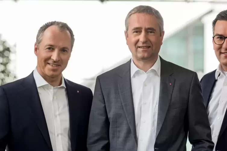 Vermelden ein solides Ergebnis für 2022: Sparkassen-Chef Thomas Traue und seine Vorstandskollegen Oliver Kolb (links) und Ulli S