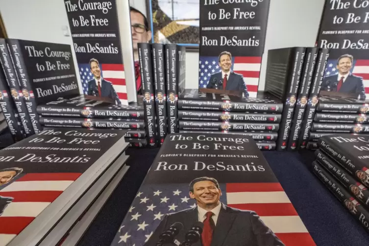 In seinem neuen Buch „Der Mut, frei zu sein“versucht sich DeSantis als ähnlich radikale, aber rationalere Alternative zu dem irr