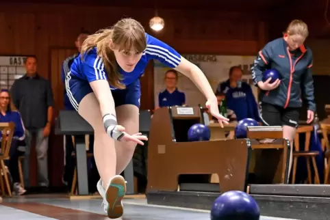 Jennifer Hensel steht mit der Heltersberger Keglergilde kurz vor der Meisterschaft. Am Ende könnte ein Entscheidungsspiel nötig 