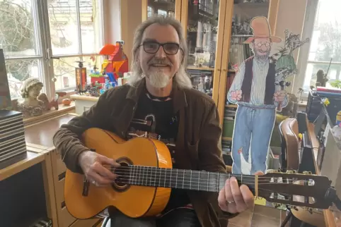 Harry Müller hat die Grünstadter Musikschule mitgegründet und über 1000 Schülern das Gitarrespielen beigebracht. 