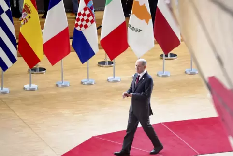 Bundeskanzler Olaf Scholz (SPD), trifft zum EU-Gipfel in Brüssel ein. 