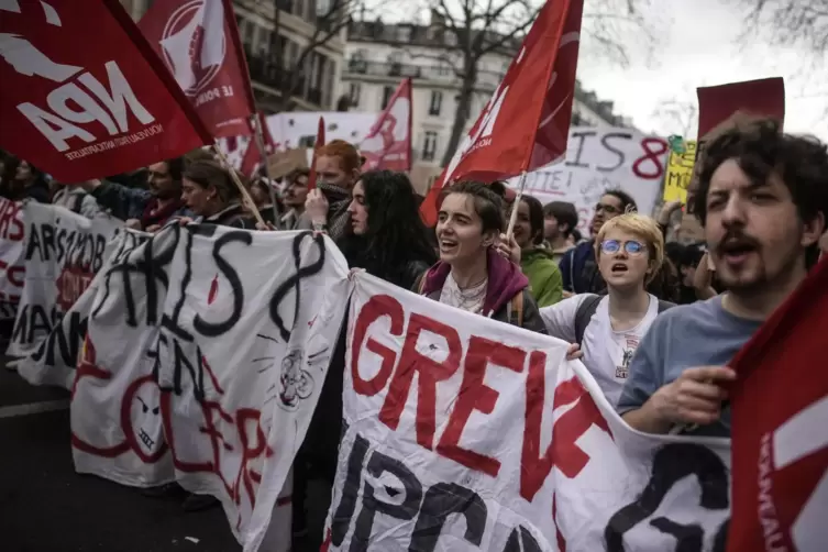 Die französischen Gewerkschaften veranstalten am Donnerstag Massendemonstrationen – hier in Paris –, weil Präsident Emmanuel Mac