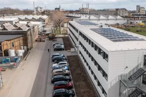 In seinen Hauptsitz Frankenthal, hier das neue IT-Gebäude, investiert KSB weiter kräftig. 