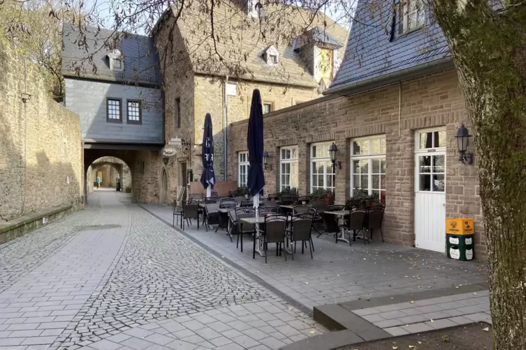Ab 1. April kann hier wieder gegessen und getrunken werden: das Burgrestaurant auf Burg Lichtenberg. 