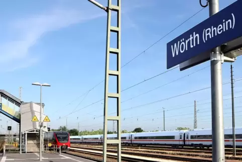 Am Bahnhof in Wörth steigen offenbar heute nicht viele Pendler ein (Archivfoto).