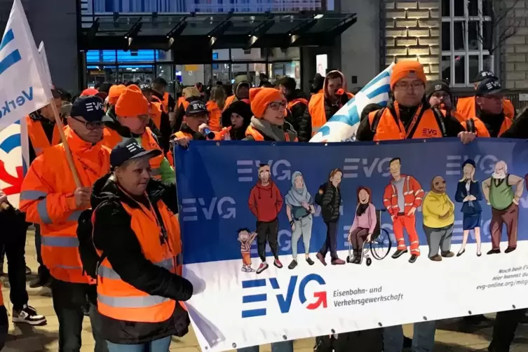 Die Teilnehmer der EVG-Demonstration.