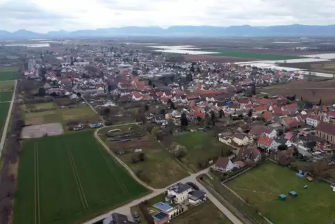 Viele Grundstücke haben einen großen Garten und eine Bebauung in zweiter Reihe wäre möglich. 