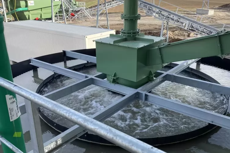 Damit das Waschen und Sieben gut funktioniert, muss die Anlage exakt eingestellt werden.