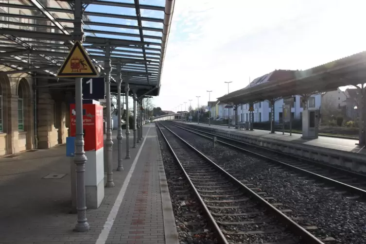 Verlassen: Gleise und Bahnsteig am Montagmorgen. 