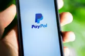 Die Frau sollte 600 Euro über den Online-Bezahldienst Paypal an die Betrüger schicken. 