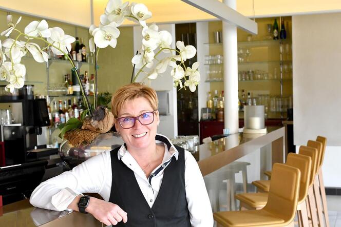 Direktorin Rita Sauer hat im Weinhaus Henninger das Sagen.