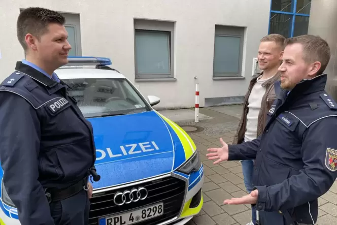 Mussten sich im Einsatz schon so manche Beleidigung anhören (von links): Johannes Grub, Johannes Theis und René Schärer. Hilflos Mussten sich im Einsatz schon so manche Beleidigung anhören (von links): Johannes Grub, Johannes Theis und René Schärer. Hilflos